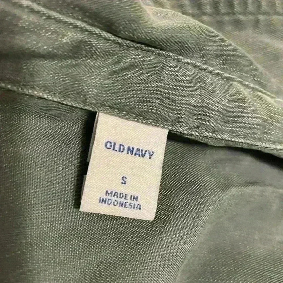 Women’s Old Navy shirt - Picture 3 of 9